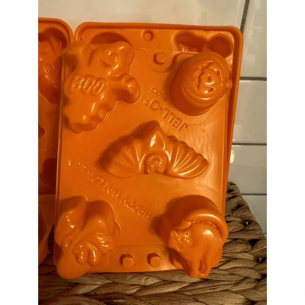 Jello Jigglers Halloween Molds Orange Bat Ghost Witch Cat Pumpkin Set of‎ 4